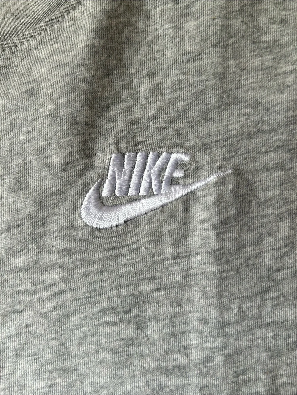 Nike Gray Short Sleeve Crew Tee with small Logo boys large like new
